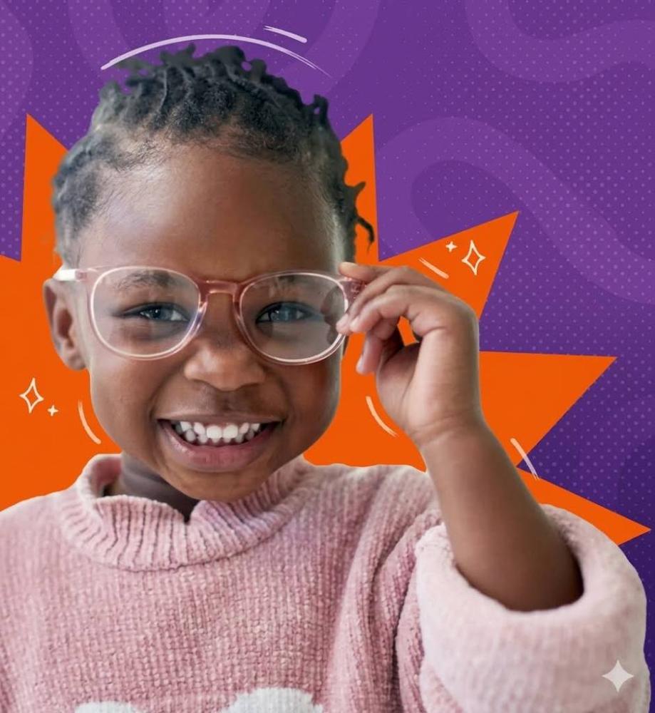 Niña con lentes